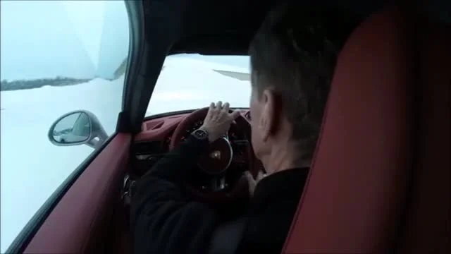 Walter Röhrl lazán tolja