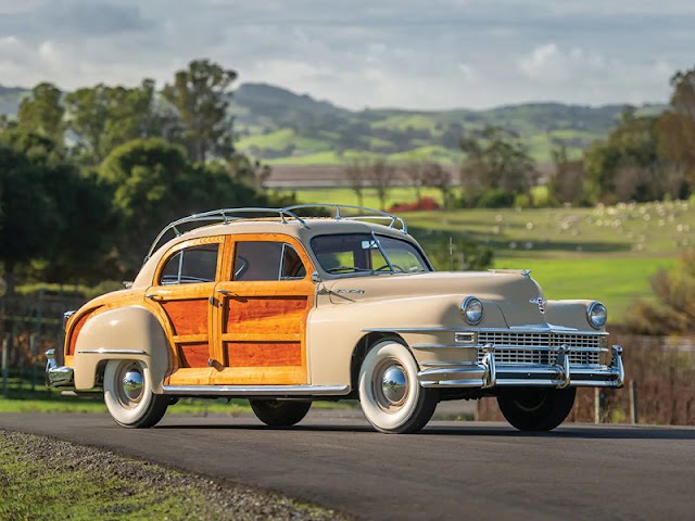 Chrysler Town and Country Sedan - 1