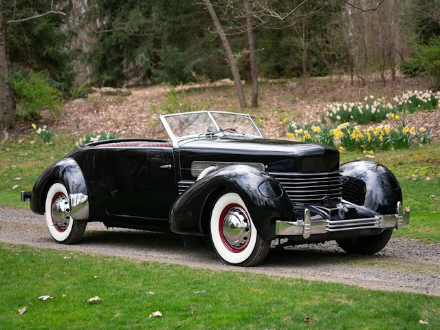 Az 1937-es kompresszoros Cord 812  Phaeton